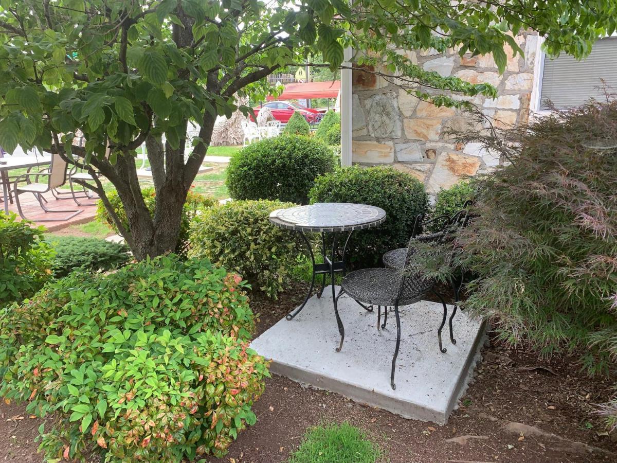 Phillips Historic Motel & Cottages Robbinsville Extérieur photo